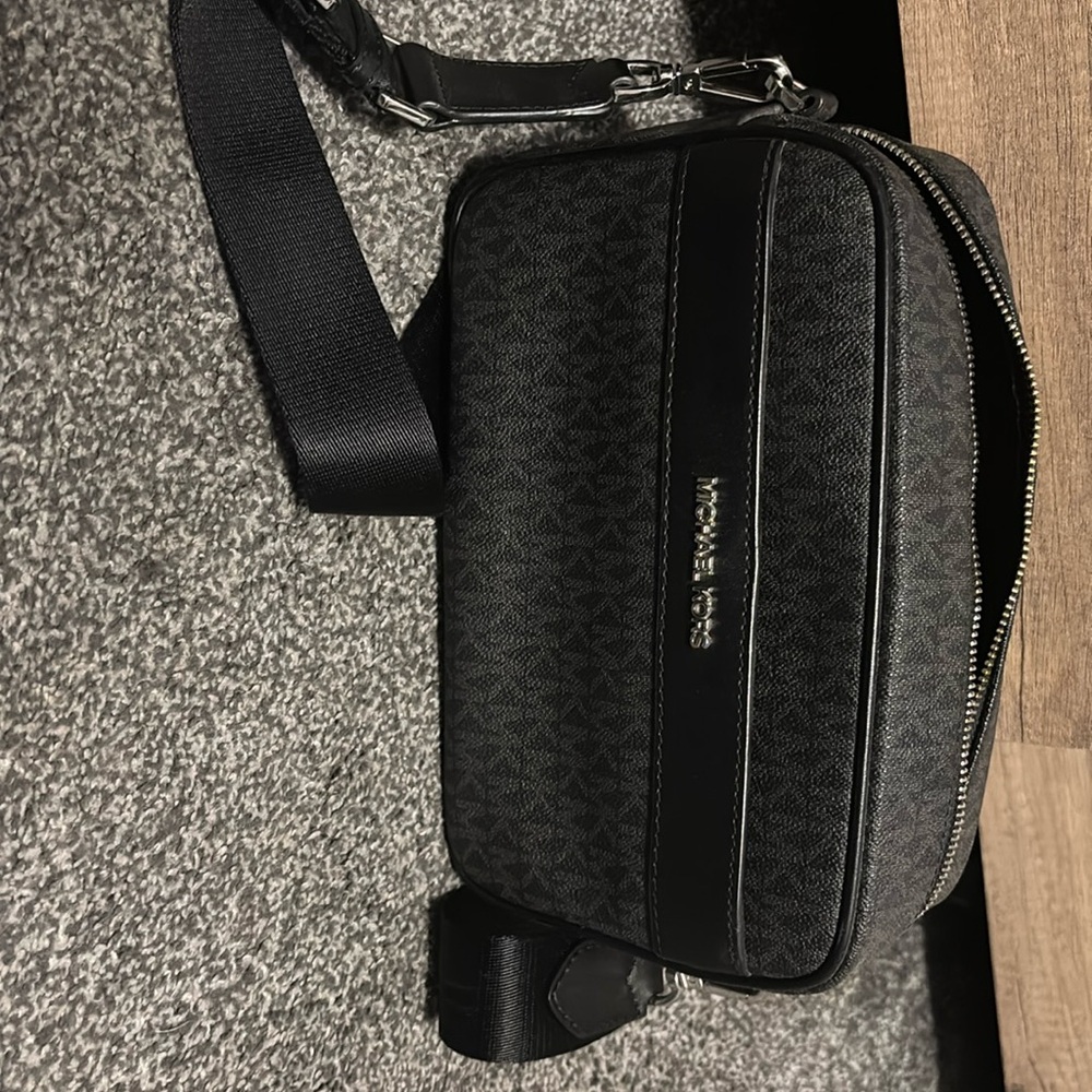Michael kors cross body